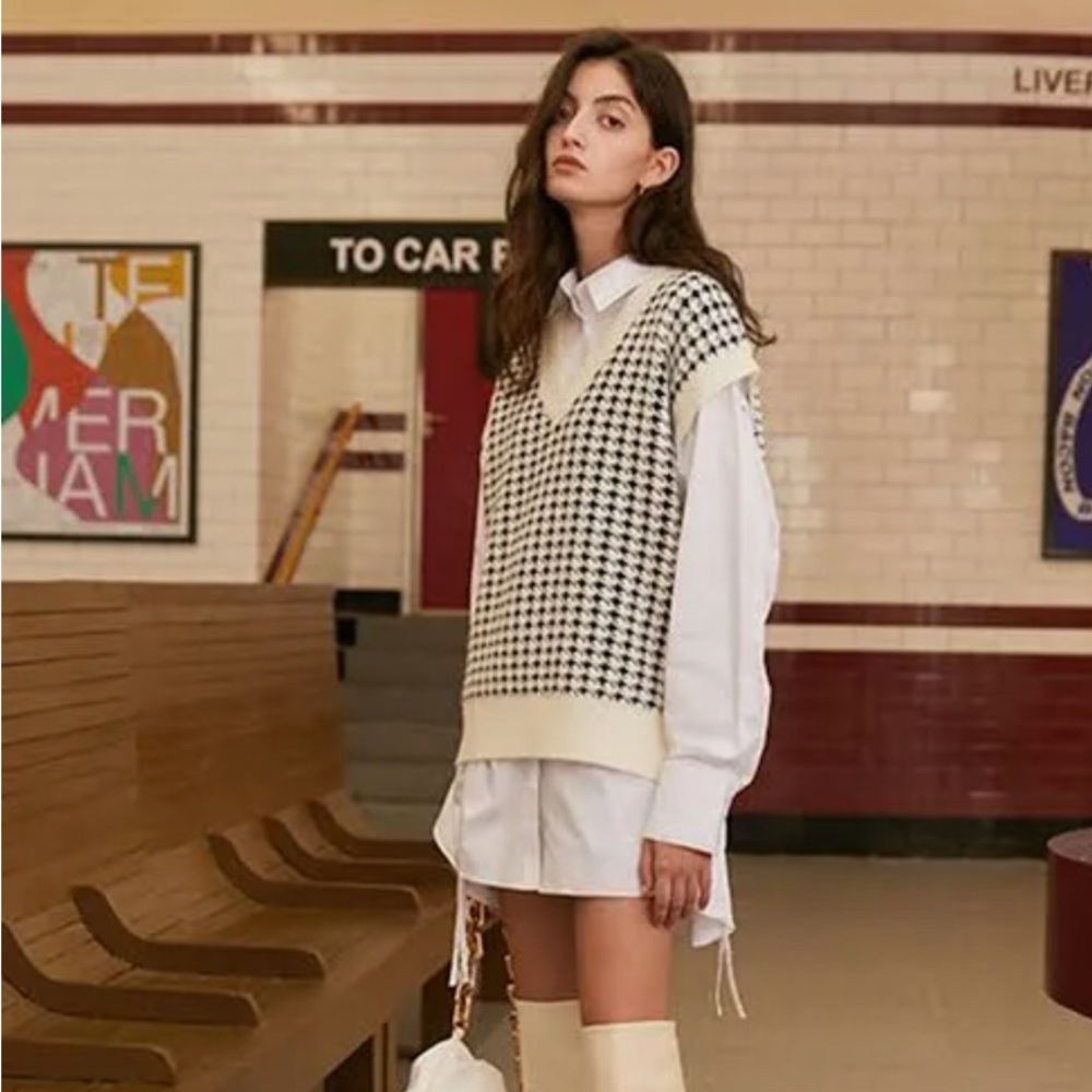 AmyEnjoyLife | Houndstooth Sweater Vest
